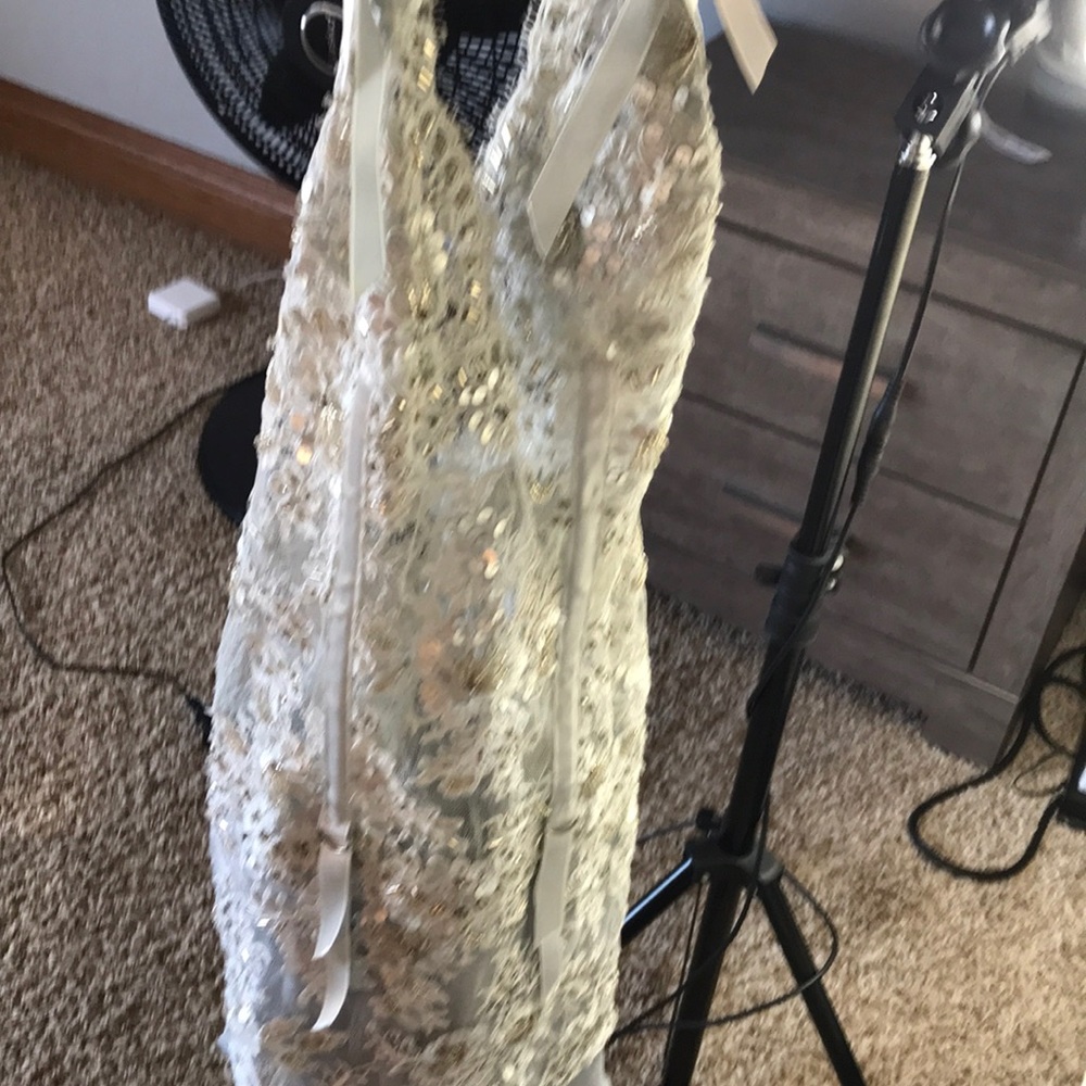 Dress - Picture 4 of 6